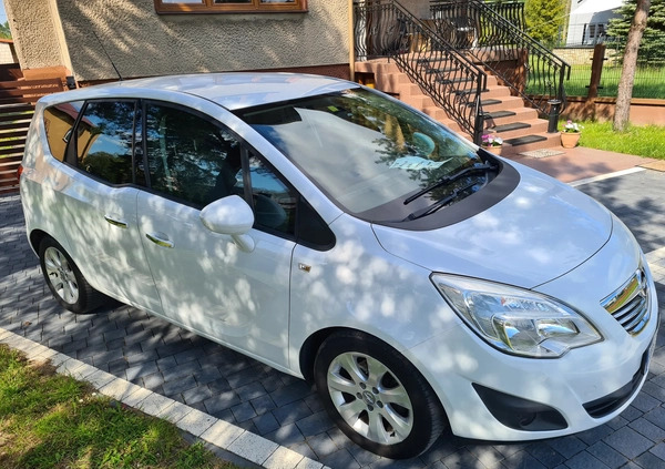 Opel Meriva cena 19900 przebieg: 197654, rok produkcji 2011 z Poręba małe 154